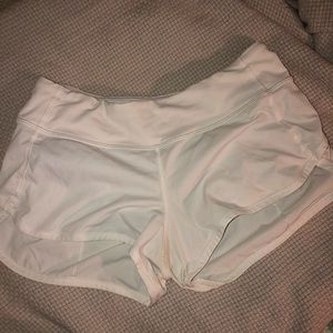 WHITE LULULEMON SPEED UP SHORT